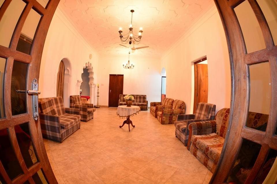 Suisse Villa キャンディー エクステリア 写真